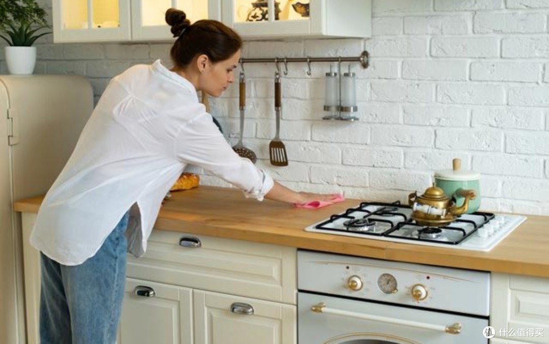 日常生活经验小妙招:轻松解决厨房油污、衣物发黄、家具清洁等烦恼,让生活更便捷快乐 日常生活经验小妙招:轻松解决厨房油污、衣物发黄、家具清洁等烦恼,让生活更便捷快乐